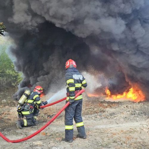 Incendiu devastator la fosta platformă a combinatului siderurgic din Hunedoara