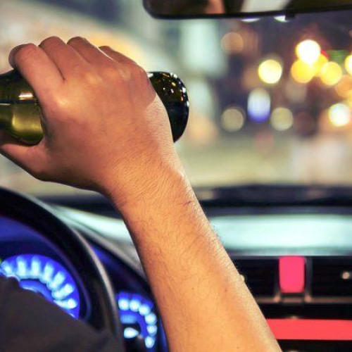 Accident grav în Deva, doi tineri implicați