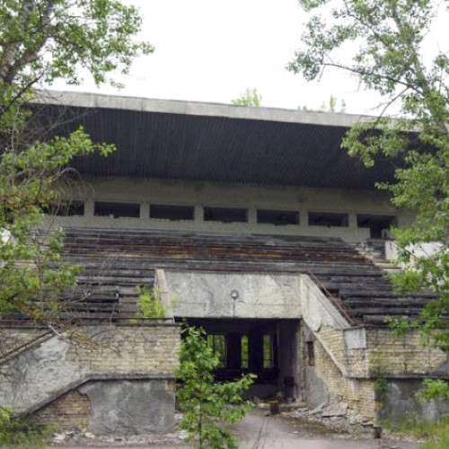 Stadionul Avanhard din Pripyat, o ruină acoperită de natură