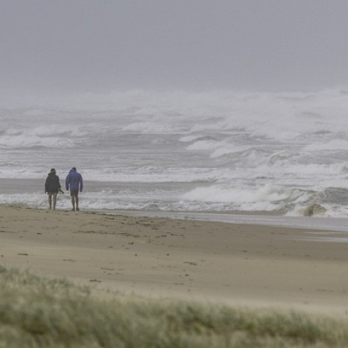 Ciclonul tropical Alfred se apropie de coasta de est a Australiei