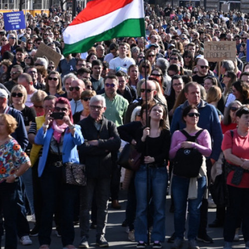 Mii de persoane protestează pentru fonduri mai mari în sănătate