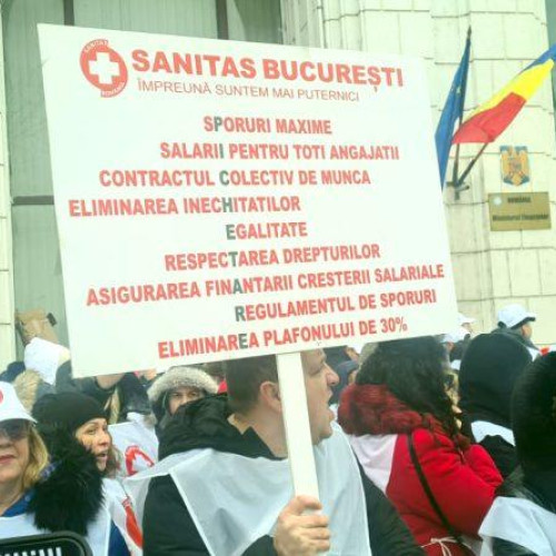 Protestatarii Sanitas strigă că „Foștii eroi în pandemie” primesc sporuri mai mici decât în primărie