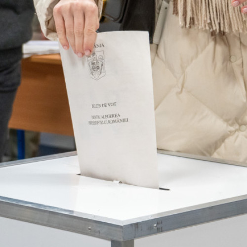 Candidatii la alegerile prezidentiale din 4 mai promit reforme importante
