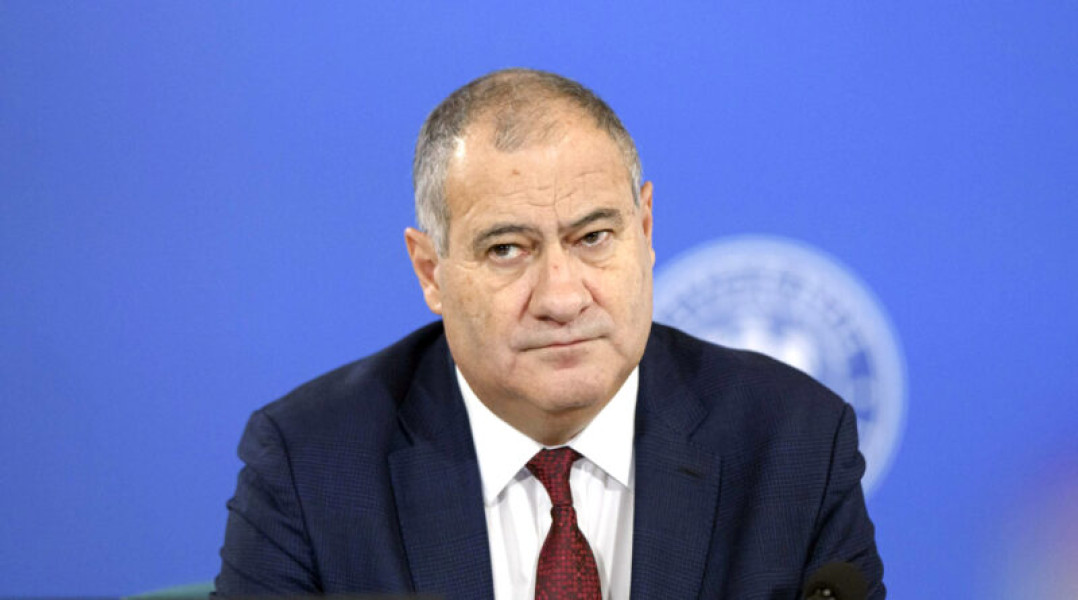 Guvernul pregătește reduceri în administrația locală fără concedieri masive