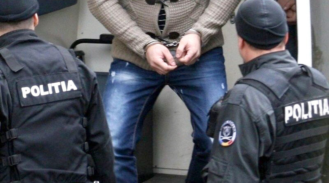 Amenințări cu drujba, fotografii indecente, ordin de protecție