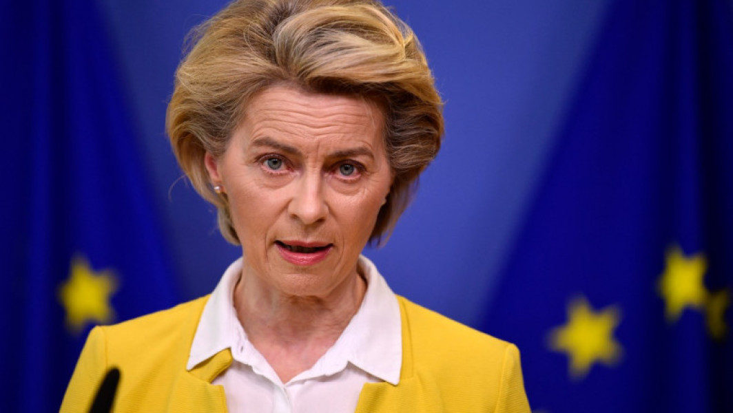 Parlamentul European va dezbate două moțiuni de cenzură împotriva Ursulei von der Leyen în octombrie