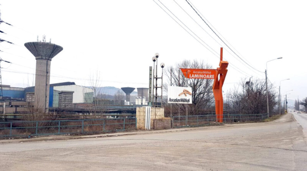Angajaţii ArcelorMittal Hunedoara rechemaţi la muncă pentru relansarea laminorului