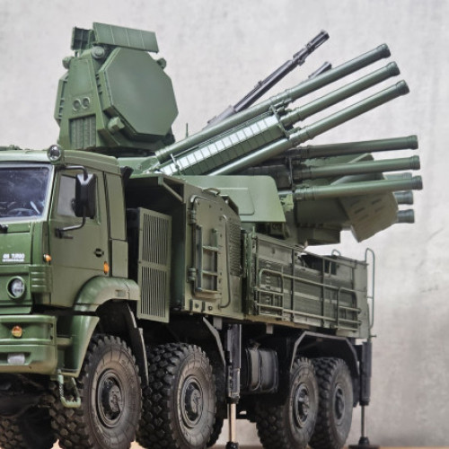 Dronele ucrainene au atacat ținte militare și depozite de petrol în Crimeea