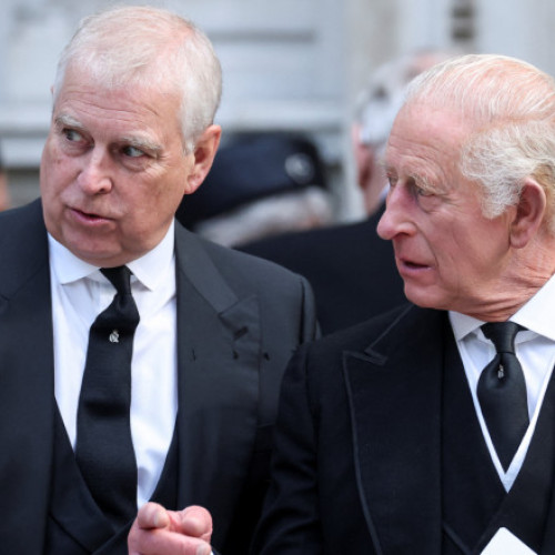 Prințul Andrew pierde toate titlurile regale și părăsește Royal Lodge