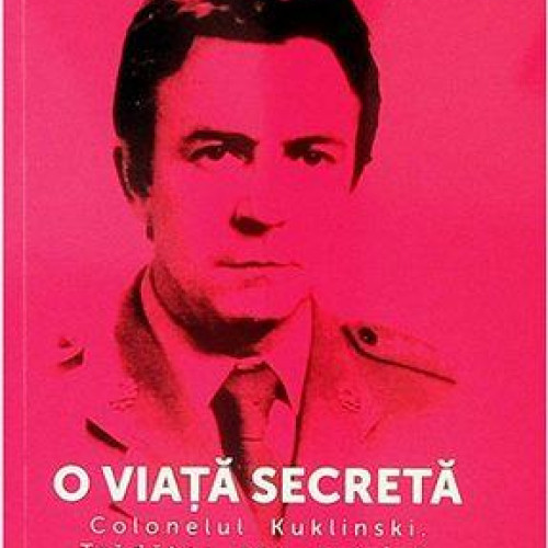 Biblioteca recomandă cartea săptămânii: O viață secretă a lui Kuklinski. Trădător sau patriot?